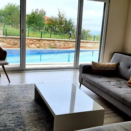 Hébergement de vacances Lovely House With Heated Pool Near Ski Center In Kartepe Near Sapanca