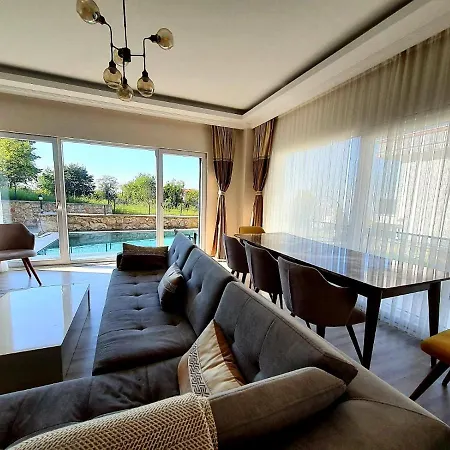 Lovely House With Heated Pool Near Ski Center In Kartepe Near Sapanca Kocaeli