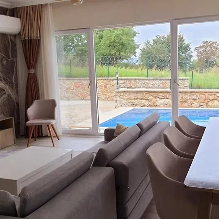 Hébergement de vacances Lovely House With Heated Pool Near Ski Center In Kartepe Near Sapanca