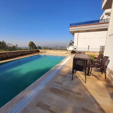 Hébergement de vacances Lovely House With Heated Pool Near Ski Center In Kartepe Near Sapanca *