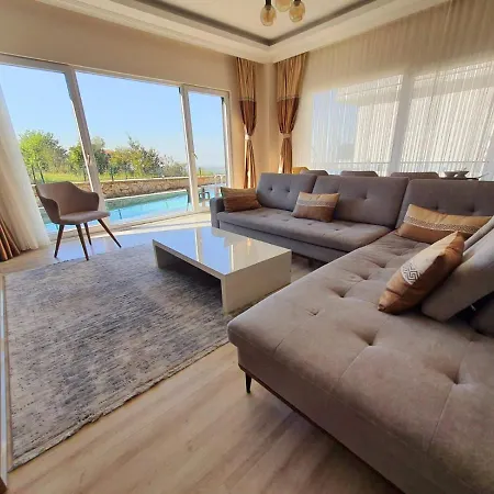 Hébergement de vacances Lovely House With Heated Pool Near Ski Center In Kartepe Near Sapanca Kocaeli